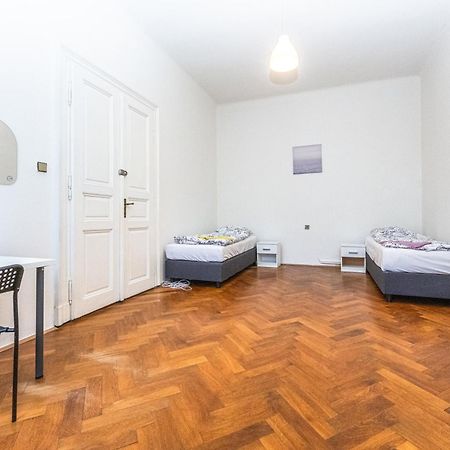 Legerova Apartments Praga Esterno foto
