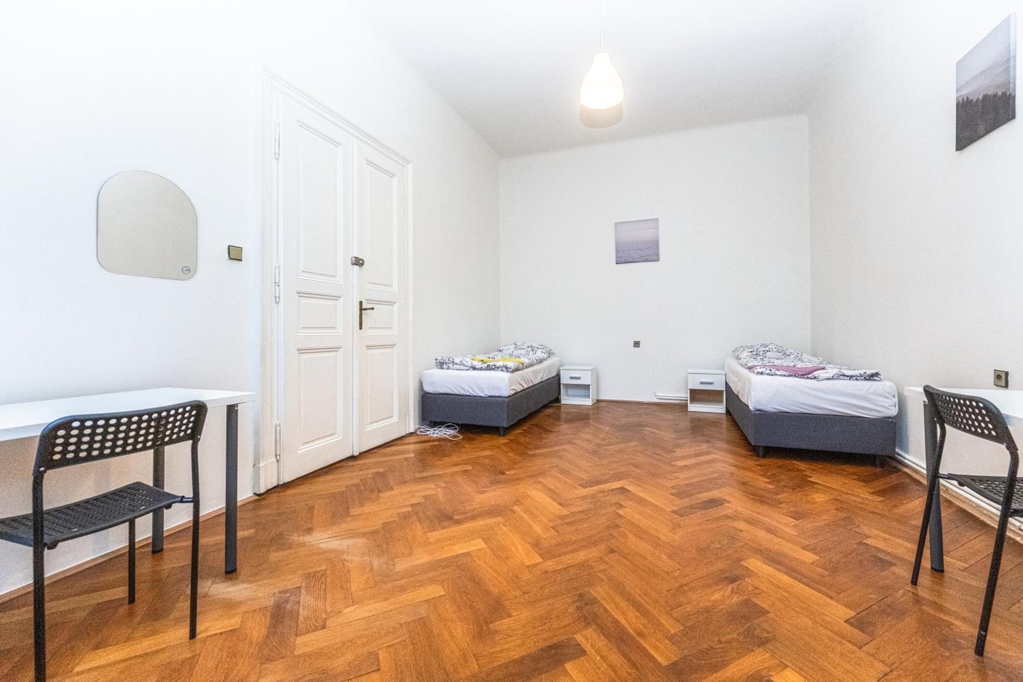Legerova Apartments Praga Esterno foto